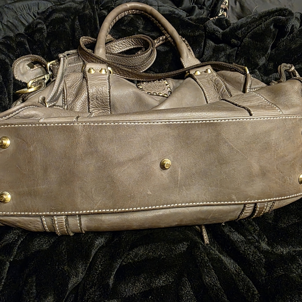 Elegant Taupe Leather Shoulder Bag with Gold Accents - Picture 7 of 9